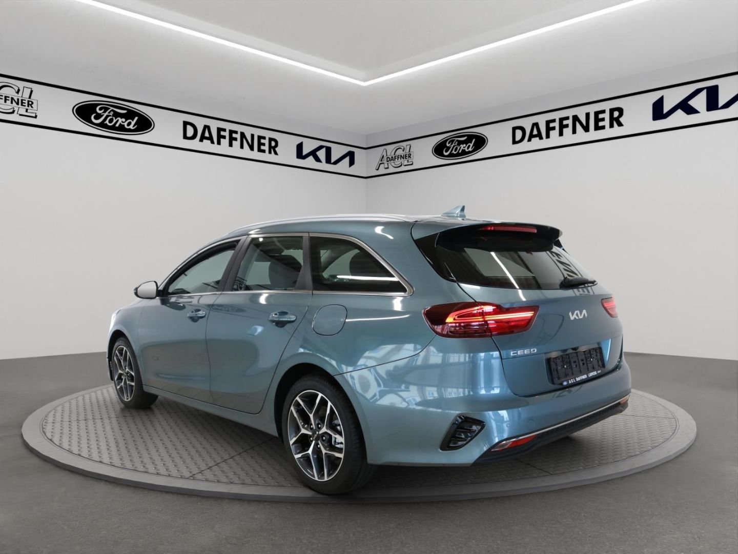 Fahrzeugabbildung Kia Ceed_sw Spirit Panoramadach Memory-Sitze Navi