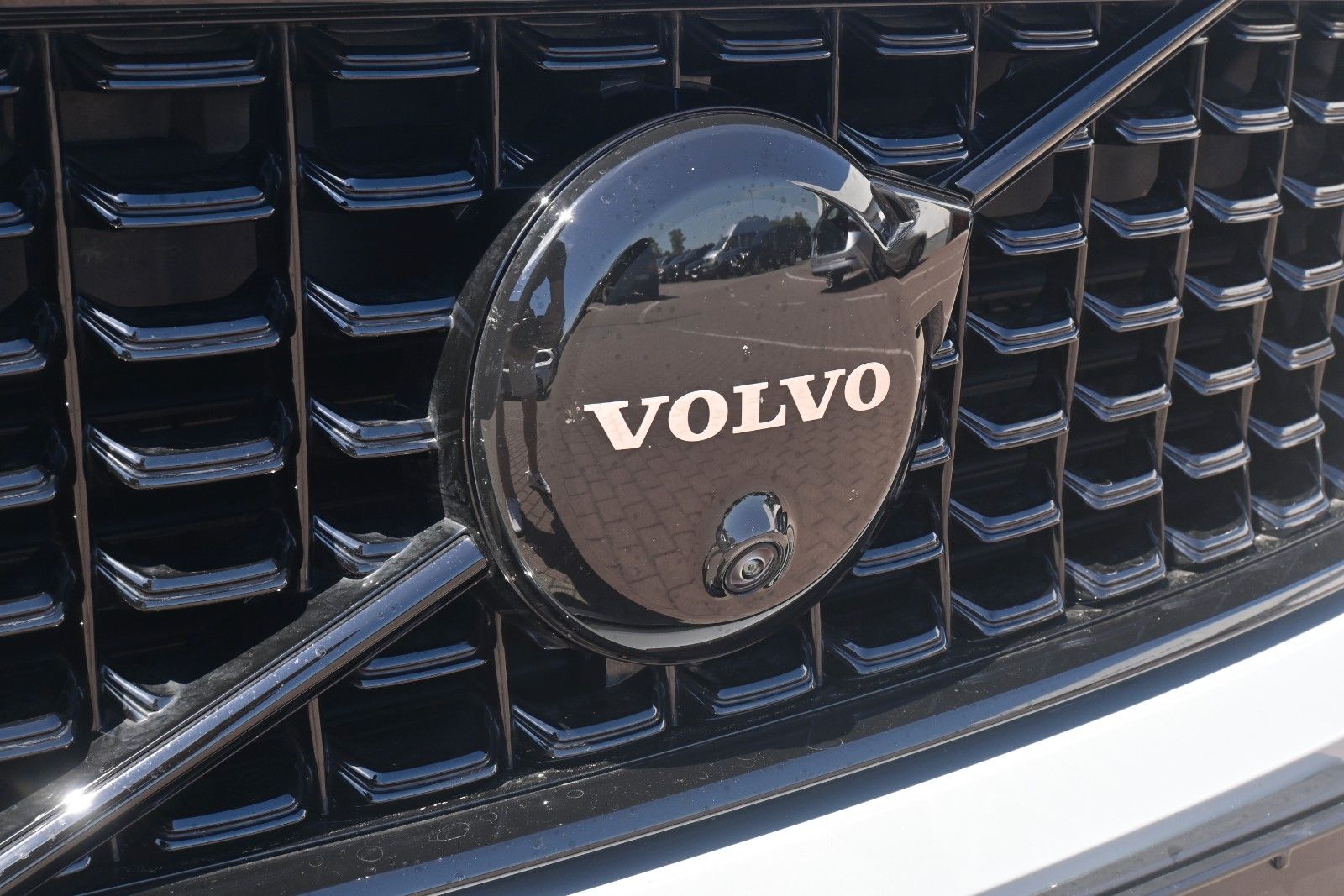 Fahrzeugabbildung Volvo XC40 B3 DKG Plus Black Edition*STDHZG*360°*ACC*