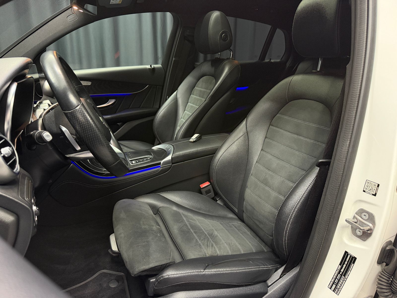 Fahrzeugabbildung Mercedes-Benz GLC 300 d Coupe 4Matic |AMG-LINE|AHK|PANO|LED