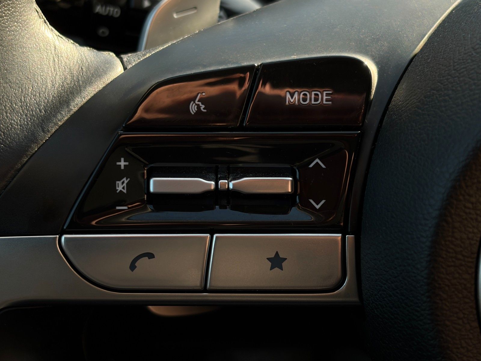 Fahrzeugabbildung Hyundai Tucson 1.6 T-GDI PHEV 4WD Temp. CarPlay CAM SHZ