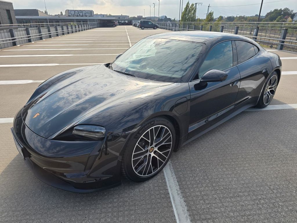 Porsche Taycan Beifahrer Display Sport Chrono Pano