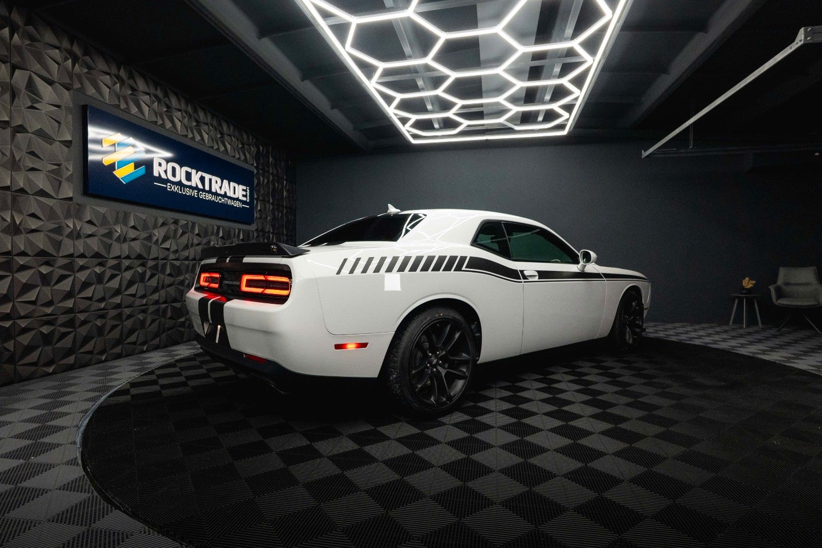 Fahrzeugabbildung Dodge Challenger 6.4 V8 SRT 392 R/T SCAT PACK Perform.