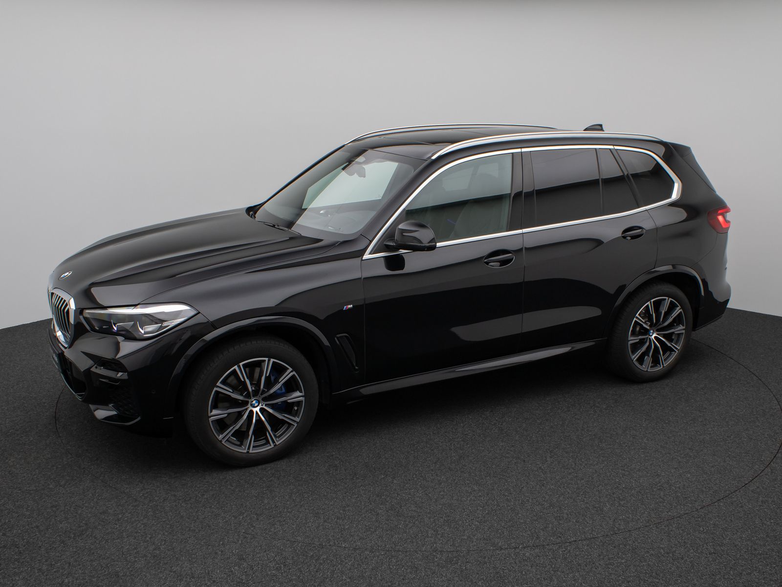 Fahrzeugabbildung BMW X5 xD30d M Sport Panorama 360°HUD HiFi Komfort