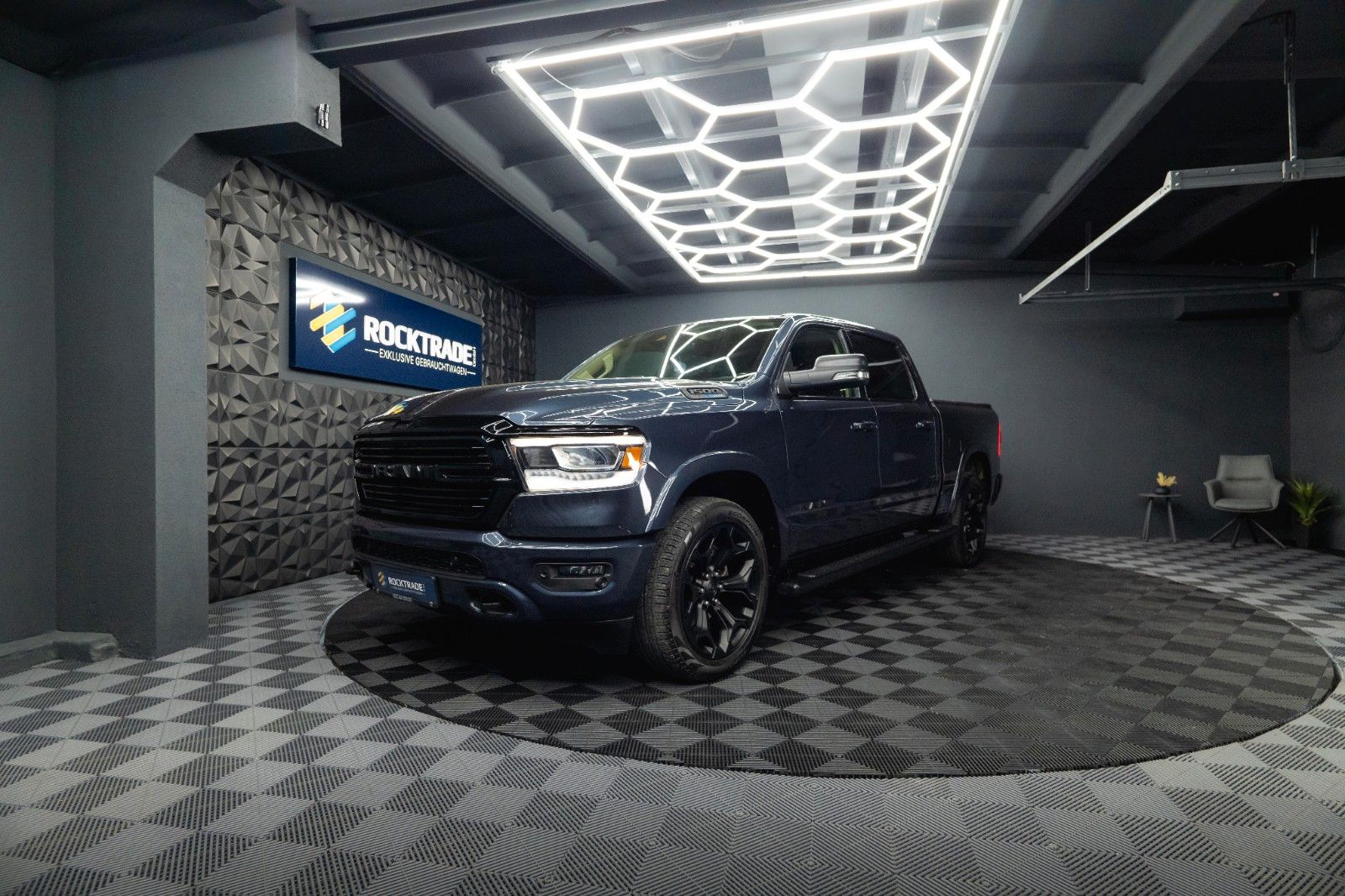 Fahrzeugabbildung Dodge RAM 5.7 V8 HEMI 4x4 NIGHT-Paket LARAMIE 22 Zoll