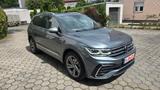 Volkswagen Tiguan Allspace R-Line 4Motion 7Sitze/HUD/PANO - VW Tiguan Allspace Gebrauchtwagen in München