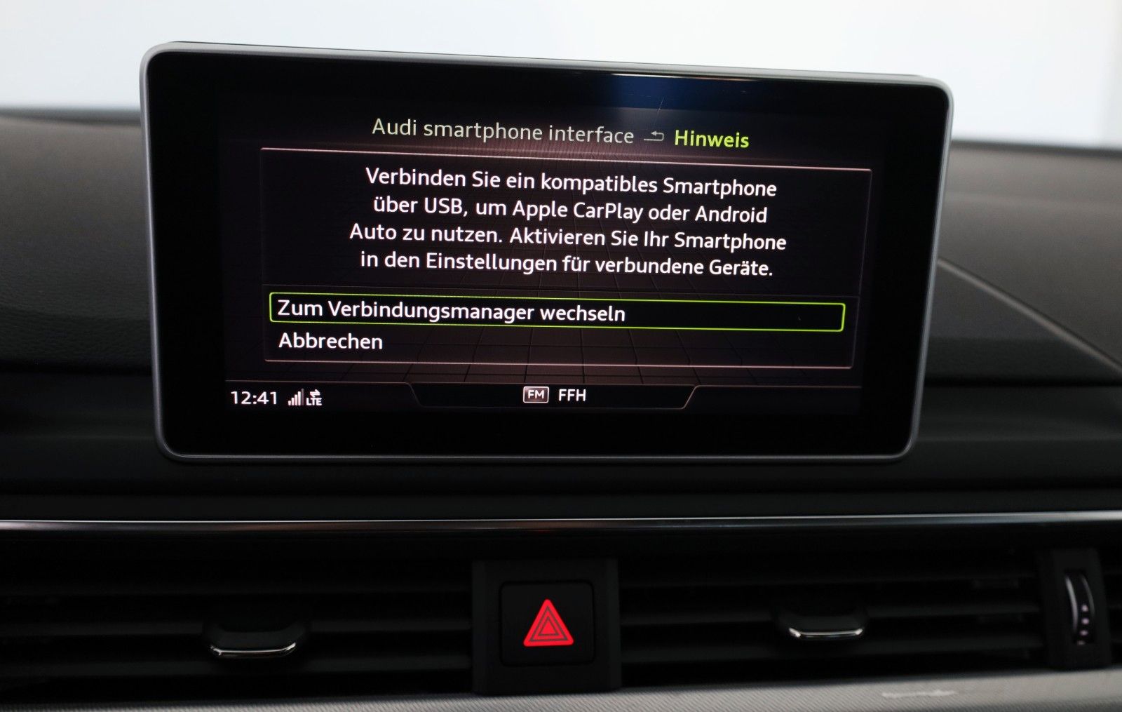 Fahrzeugabbildung Audi A4 Avant 45 TFSI S Line Leder,Navi,LED,Panorama
