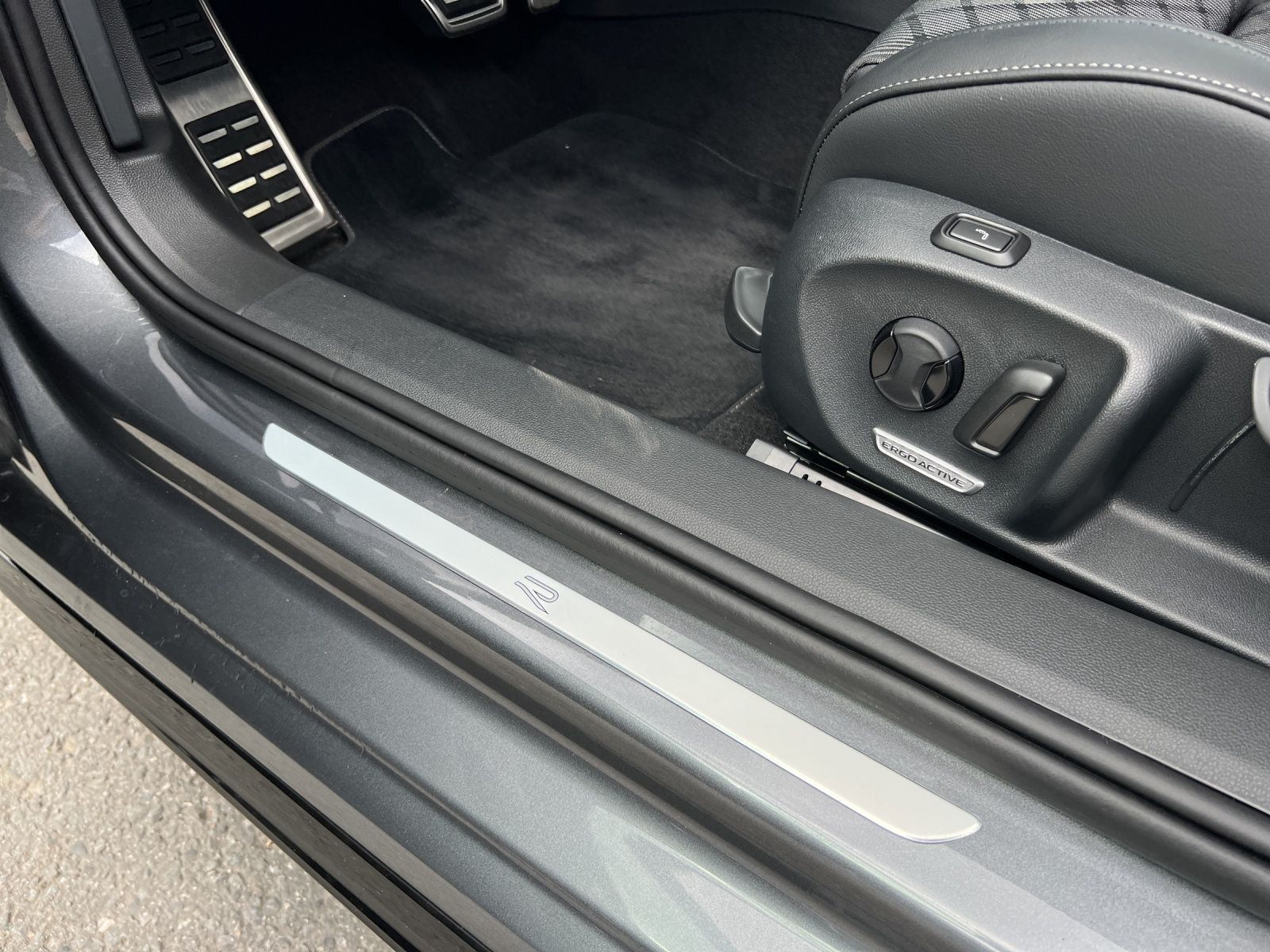 Passat R-Line 1,5 l eHybrid OPF 130 kW ( 177 PS)