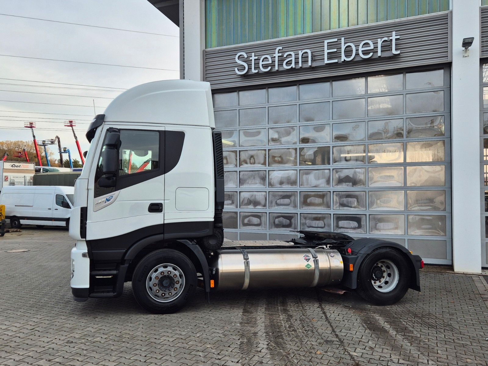 Fahrzeugabbildung Iveco Stralis 460NP LNG 4x2 3 Stück