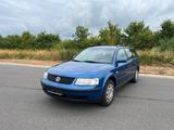Volkswagen Passat Variant 1.8 Comfortline Tüv neu Klimaaut. - Volkswagen Passat Variant aus 1999