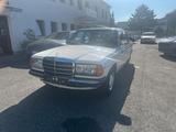 Mercedes-Benz 300d - Mercedes-Benz 300 Oldtimer mit Diesel-Antrieb
