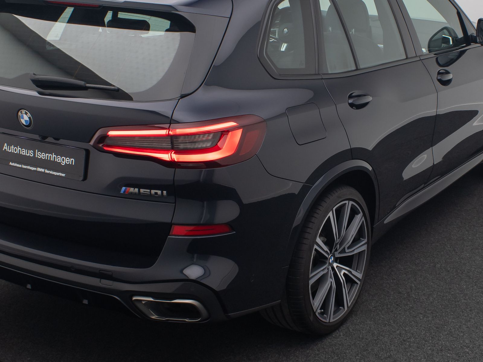 Fahrzeugabbildung BMW X5 M50i B&W Individual 360°HUD DAB Panorama Voll