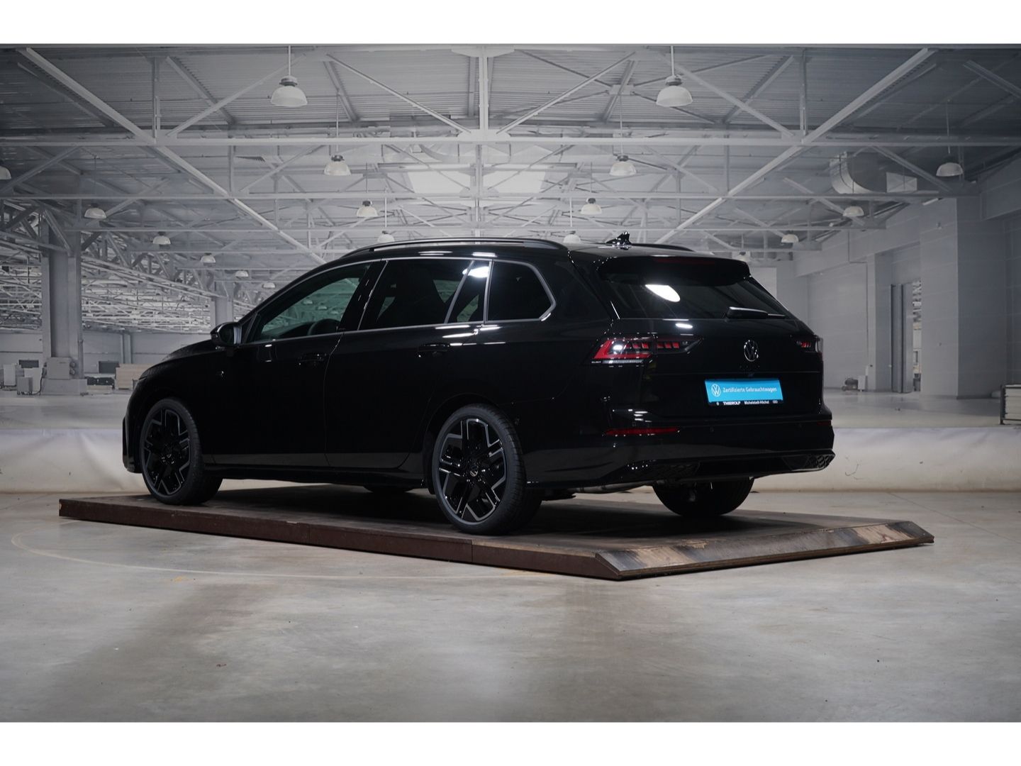 Volkswagen Golf Variant R-Line 1.5 eTSI DSG AHK Matrix Pano foto 2