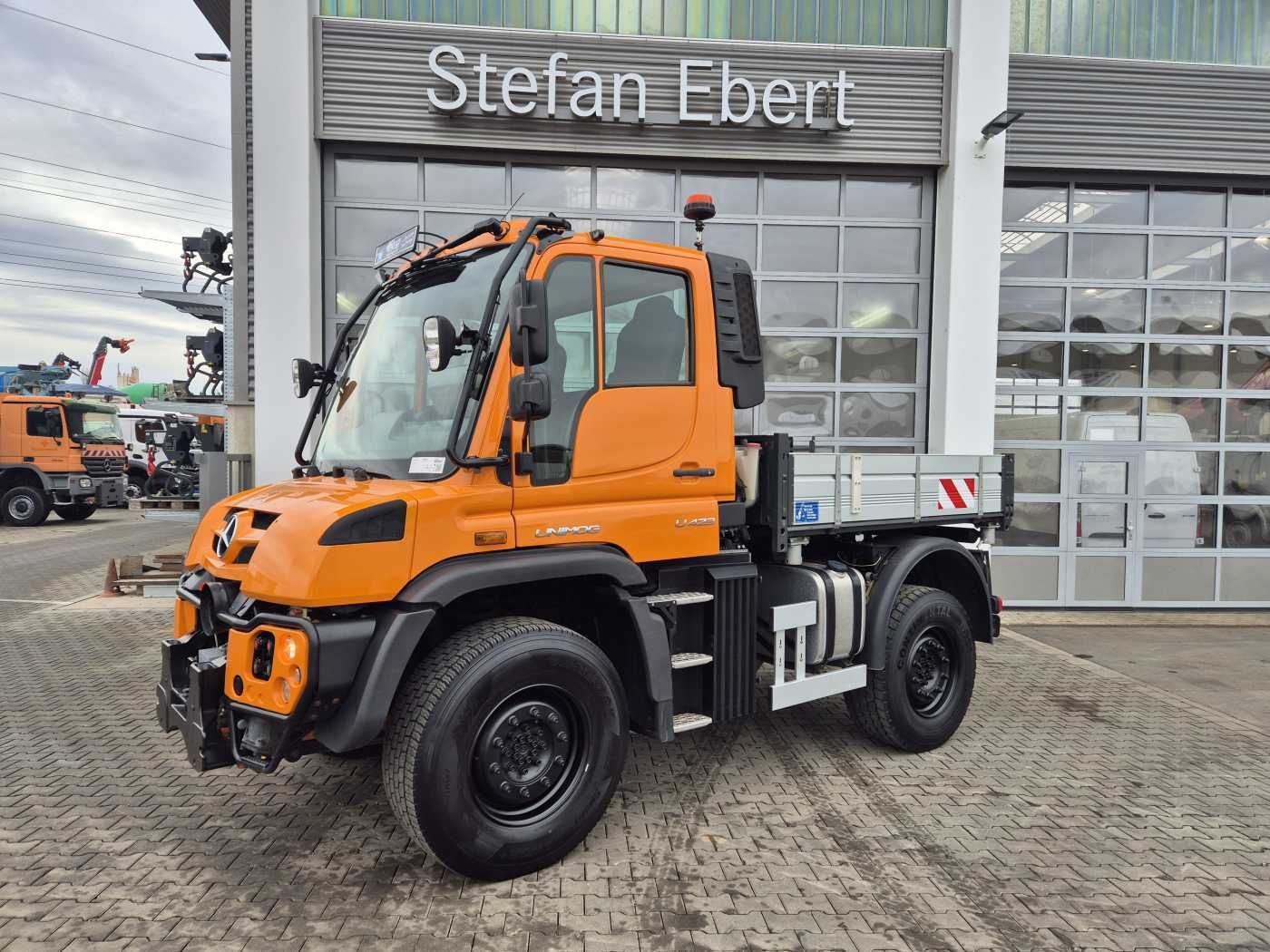 Fahrzeugabbildung Mercedes-Benz Unimog U423 4x4 Hydrostat Zapfwelle