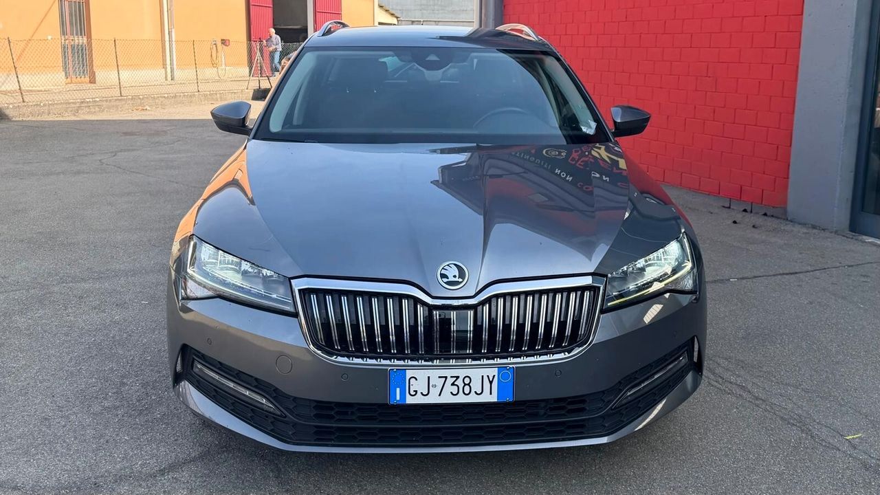 Skoda Superb 2.0 TDI EVO 200 CV SCR DSG Wagon 4x imagem 2