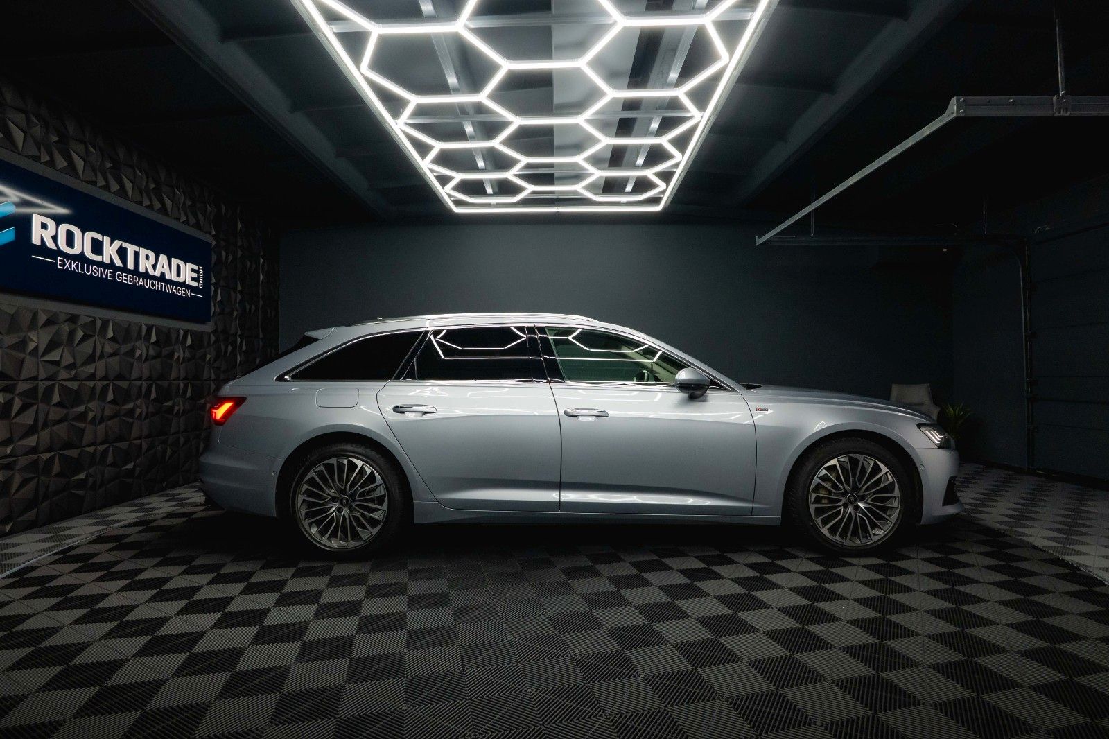 Fahrzeugabbildung Audi A6 Avant 50 TFSIe quattro SportDesign*Matrix*ACC