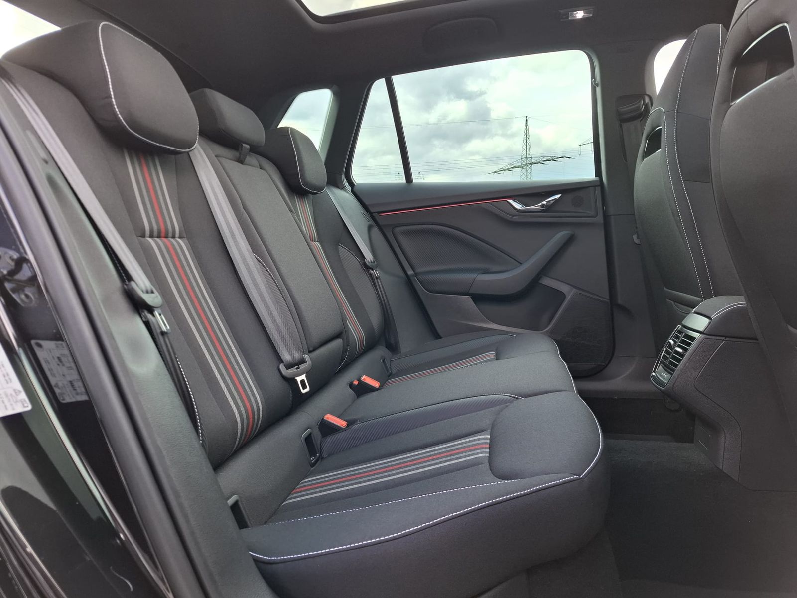 Fahrzeugabbildung SKODA Kamiq 1.5 TSI DSG Monte Carlo PANO*MATRIX*5J.GAR
