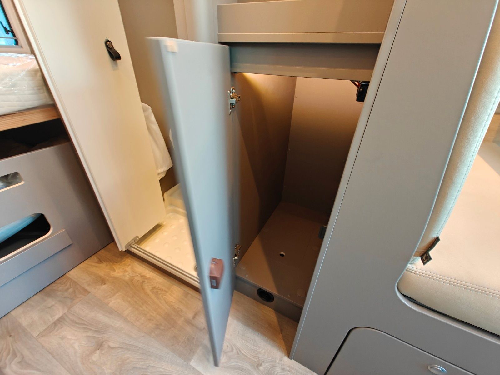 Fahrzeugabbildung LMC Innovan 600 - 603 70 Jahre Modell - SALE! -