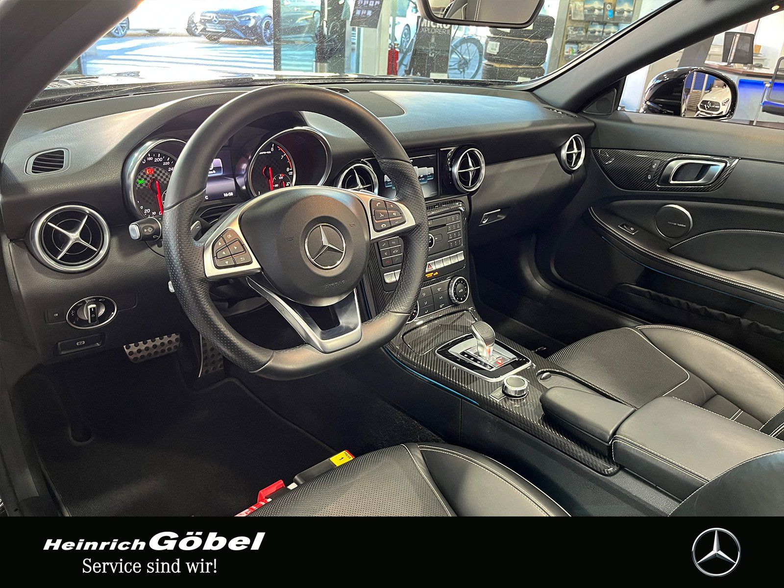 Fahrzeugabbildung Mercedes-Benz SLC 43 AMG 1.HD+NIGHT-P.+CARBON+ILS+H&K+CARPLAY