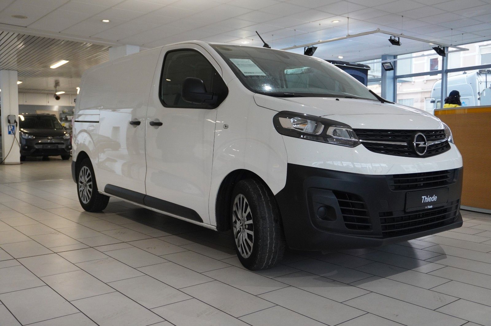 Fahrzeugabbildung Opel Vivaro Cargo 1.5D M EDITION KLIMA/DAB+/PDC/TEMP.
