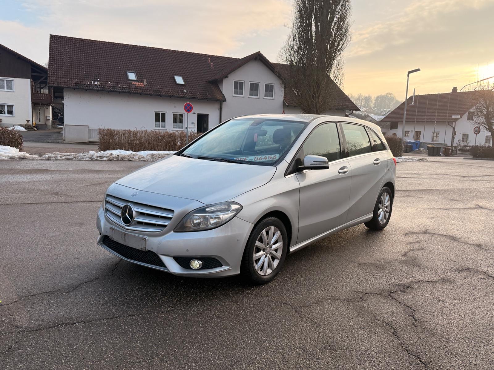 Mercedes-Benz B 180 B B 180-2.HAND-PDC-SHZ-NAVI-EURO6