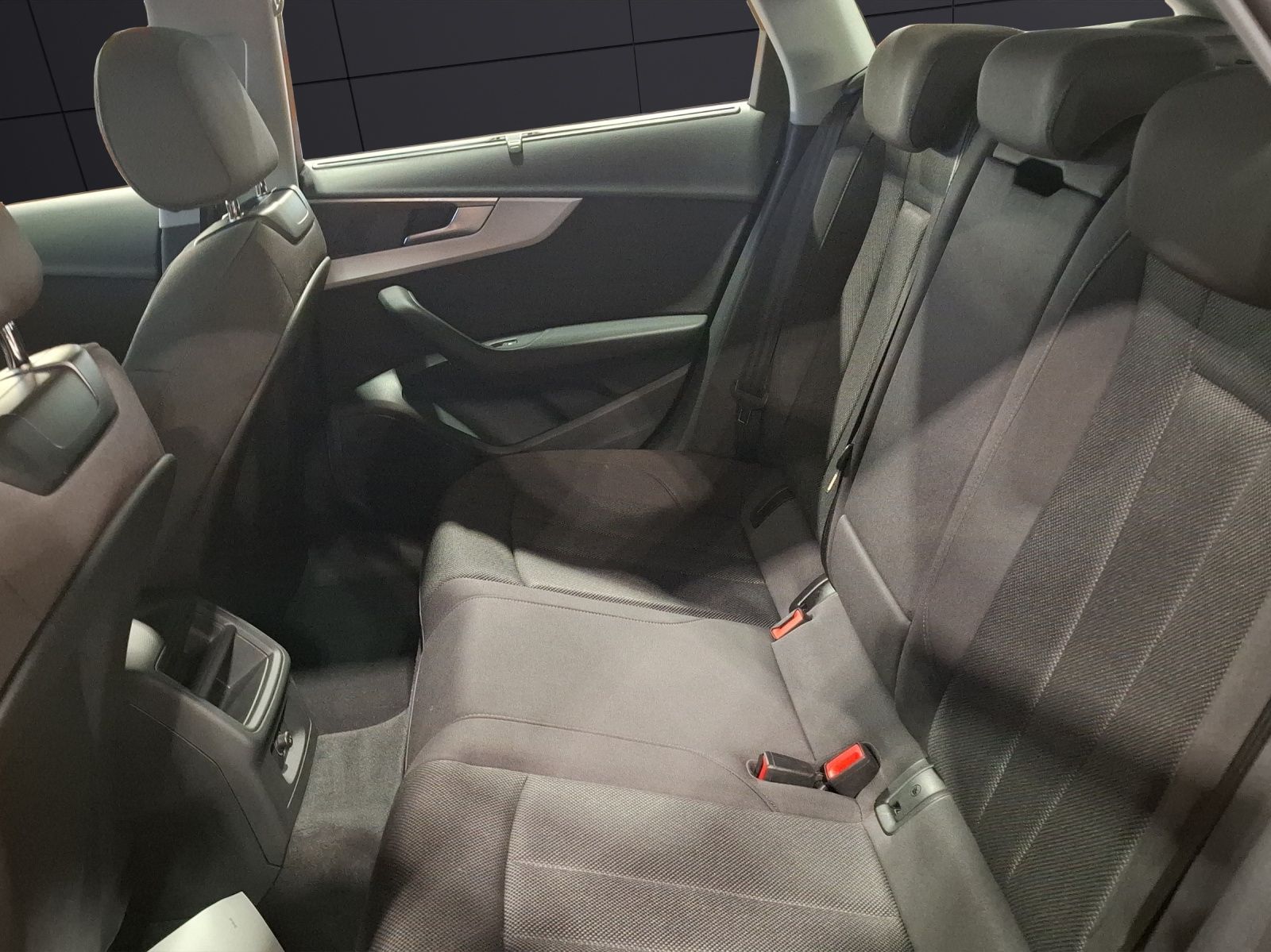 Fahrzeugabbildung Audi A4 Avant 35 TFSI advanced S-tronic GRA Navi