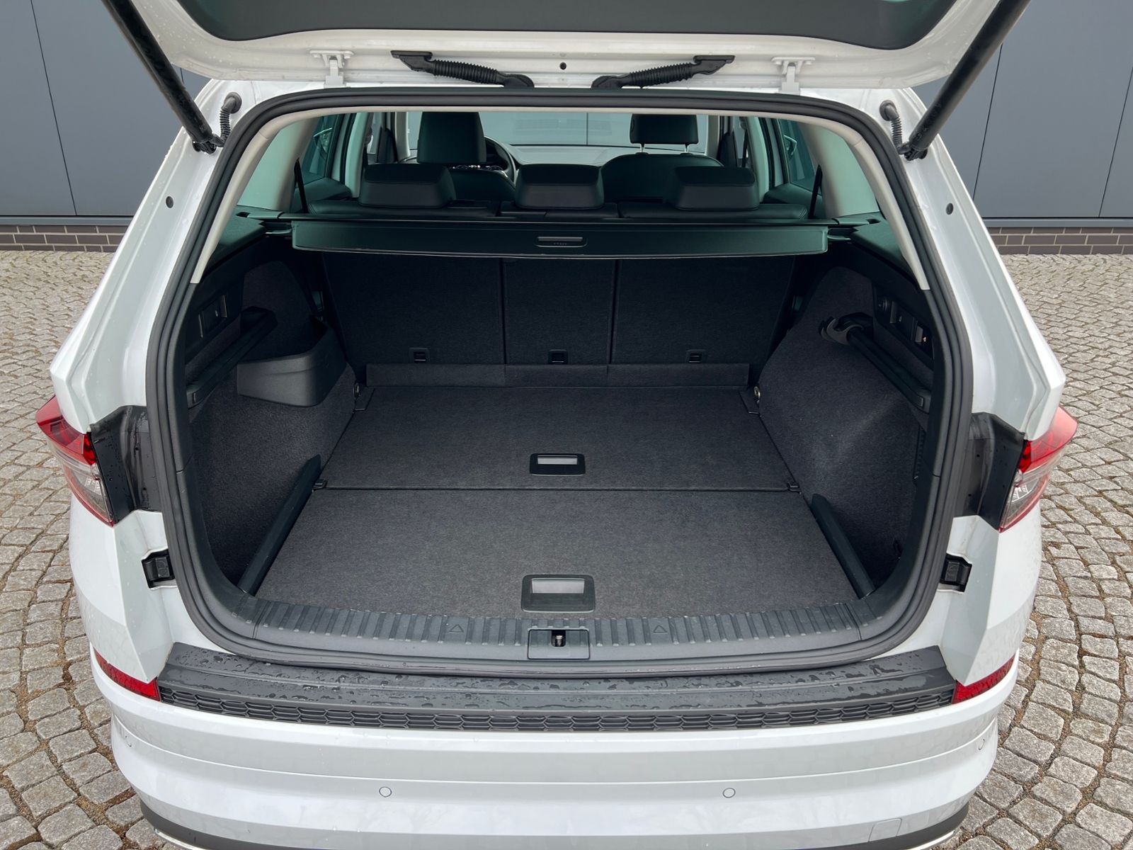 Fahrzeugabbildung SKODA Kodiaq L&K 2.0 TSI DSG 4x4 *AHK, CANTON, Standhz