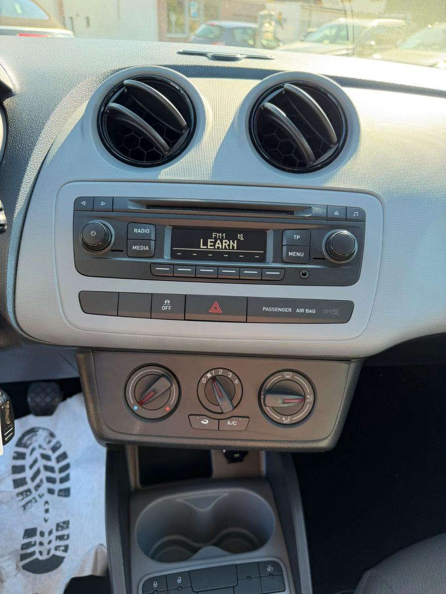 Seat Ibiza 2015 — photo 18