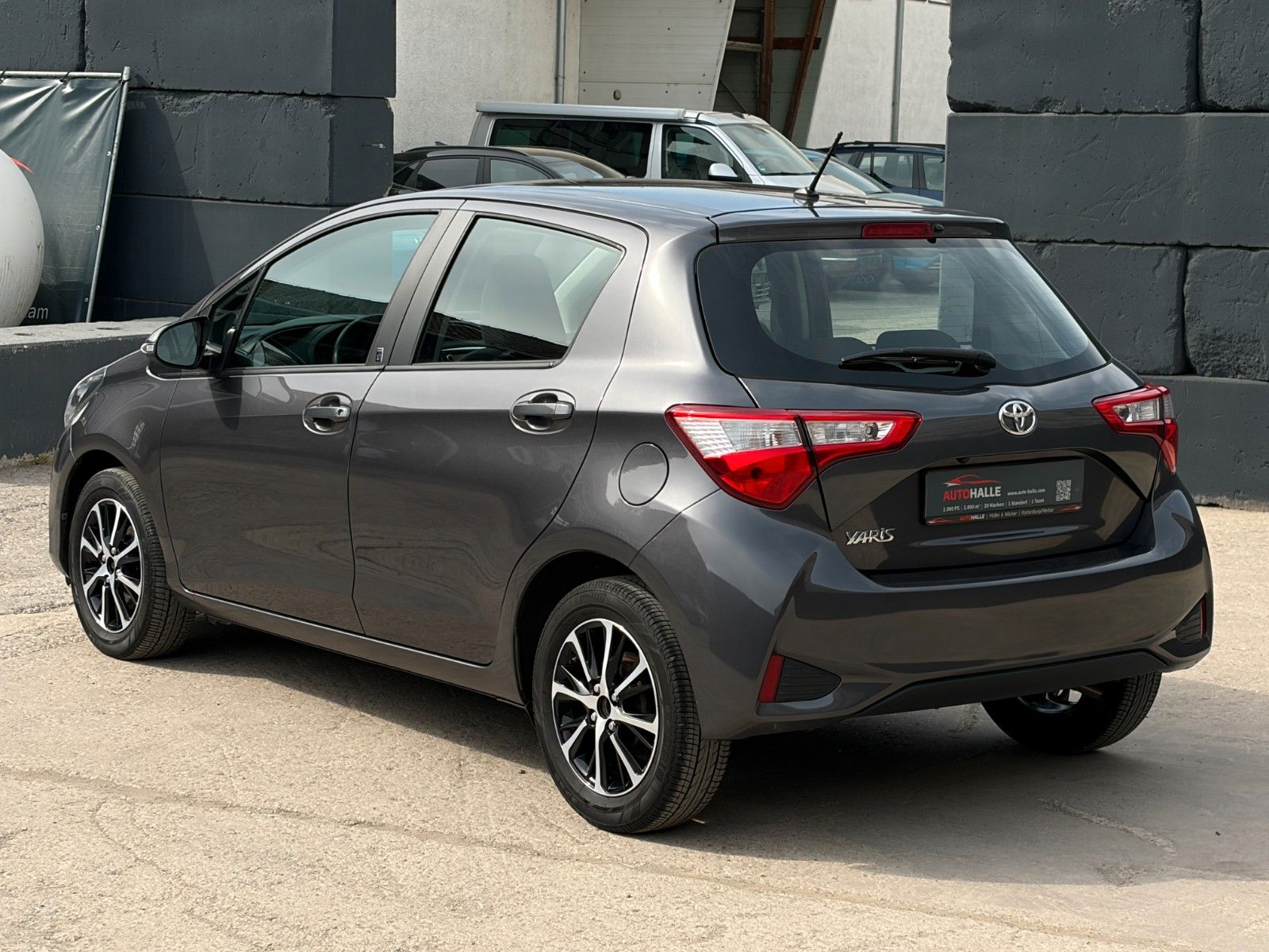 Fahrzeugabbildung Toyota Yaris 1.5 Ltr. Kamera Klima BLT SHZ LKA AM