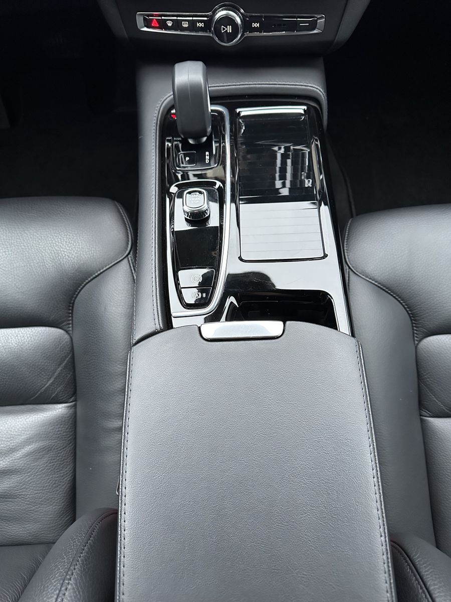 Fahrzeugabbildung Volvo V90 T6 Recharge AWD Core NAV+LED+KAM+SHZ+VC+ACC