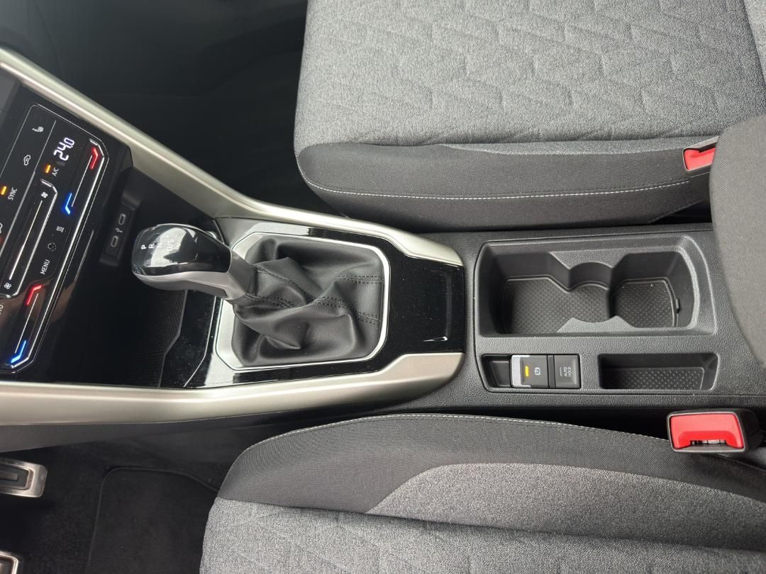 Fahrzeugabbildung Volkswagen T-ROC MOVE 1.5TSI, 110kW, DSG, Move,MFK, GJR, Na