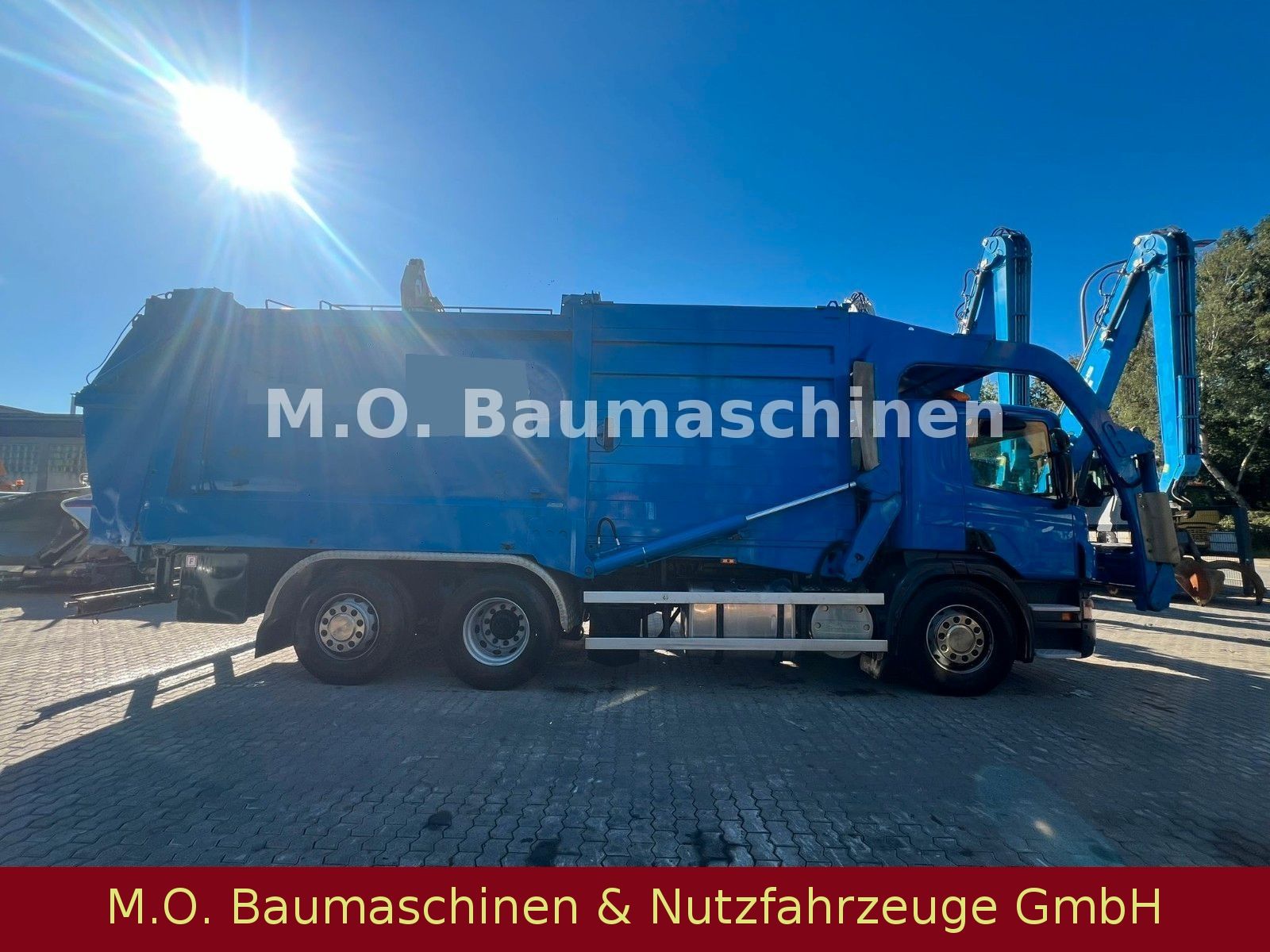 Fahrzeugabbildung Scania P 320 LB / Kehrichtabfuhrwagen / Frontlader