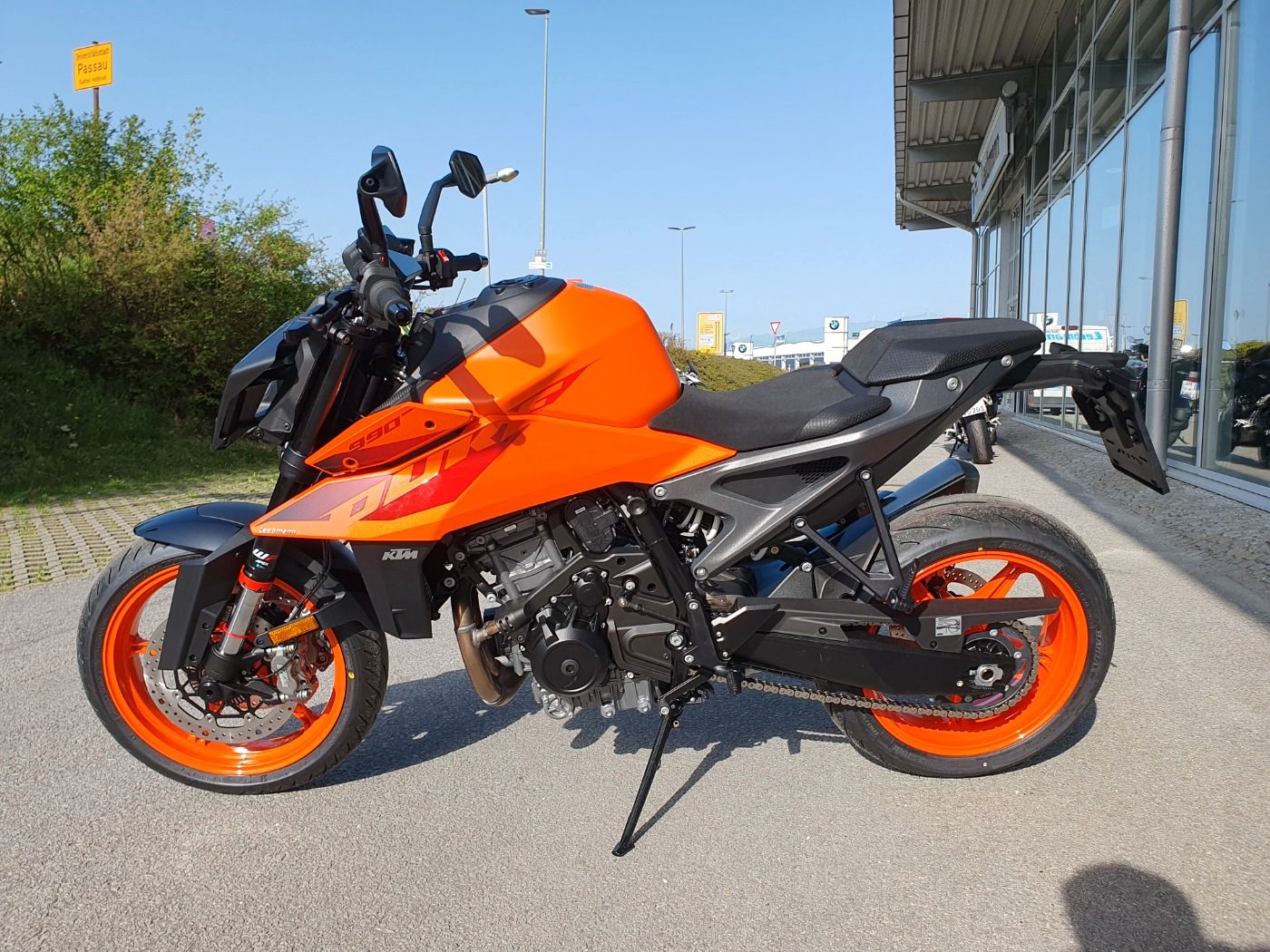 Fahrzeugabbildung KTM 990 Duke Modell 2024