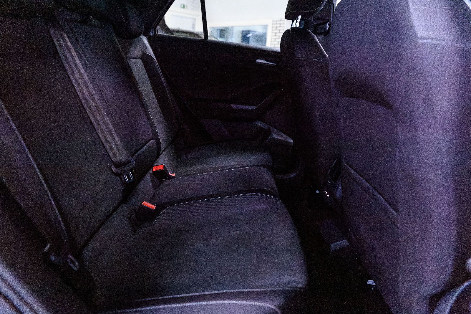 Fahrzeugabbildung Volkswagen T-Roc R-Line 1.5 TSI DSG LED+AHK+NAVI+ACC+KAMERA