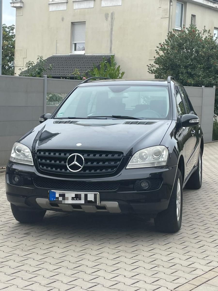 Mercedes-Benz ML280 2008 — rear view