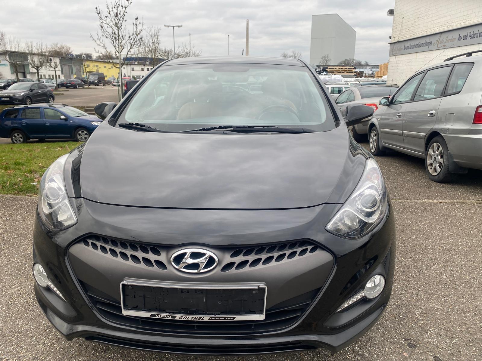 Hyundai i30 1.6 CRDI 94kW Design / Alufelgen