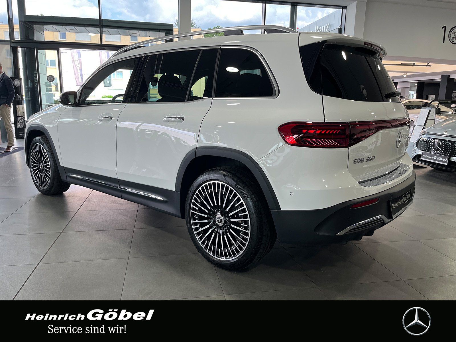 Fahrzeugabbildung Mercedes-Benz EQB 350 4M AMG+PANO+HUD+360°+CARPLAY+MEMORY+