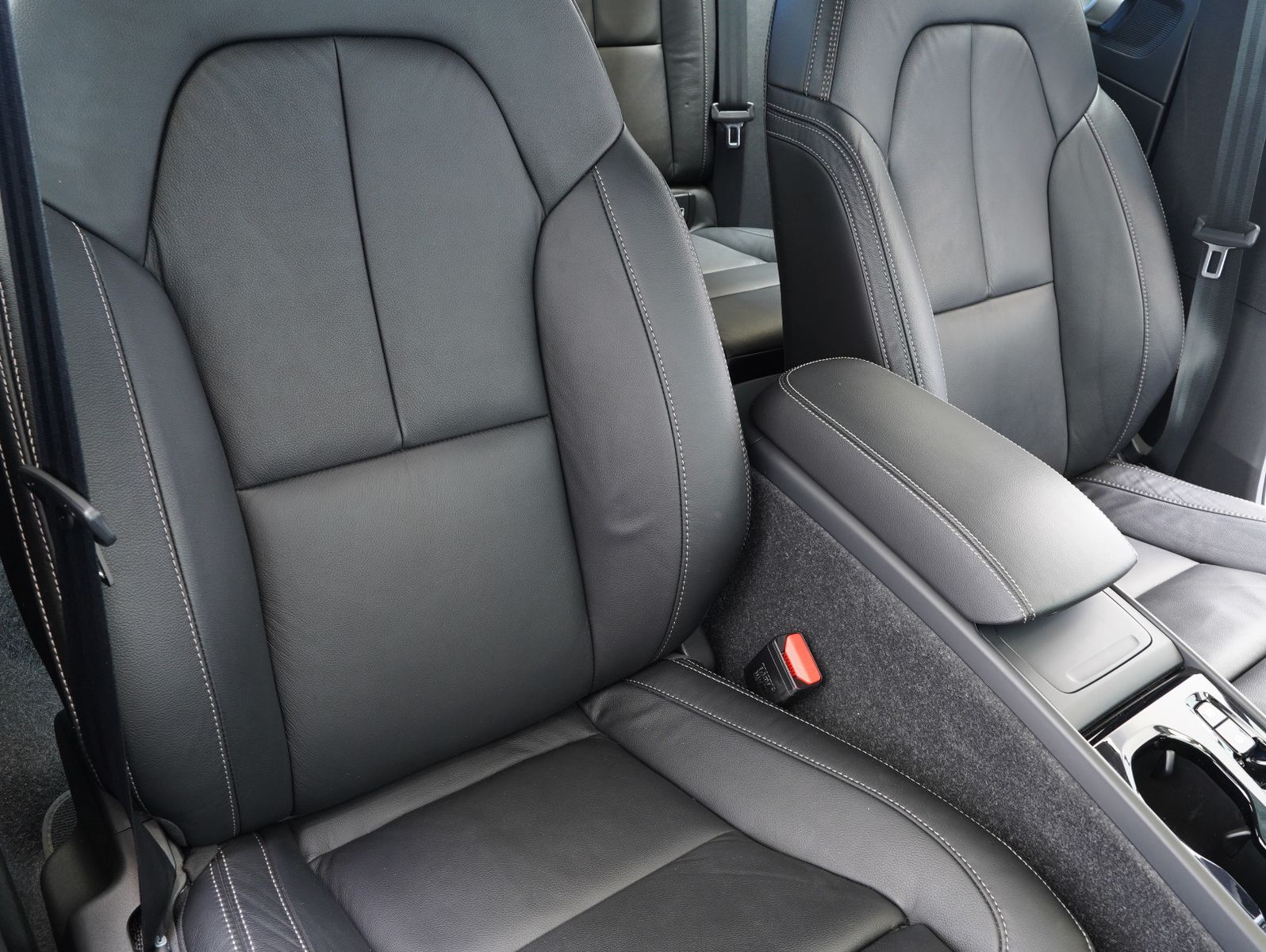 Fahrzeugabbildung Volvo XC40 B4 B Inscription LED/NAVI/ACC/LEDER/360°