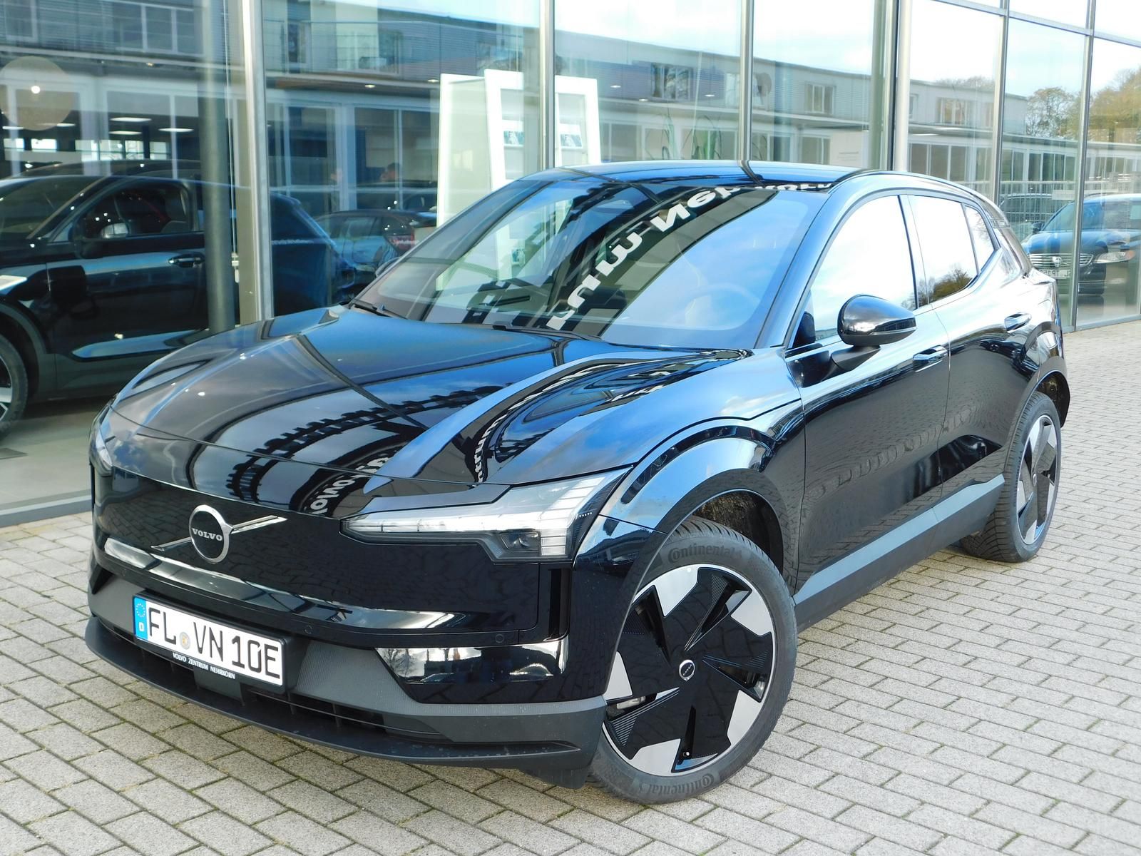 Fahrzeugabbildung Volvo EX30 Plus 2WD Pure Electric