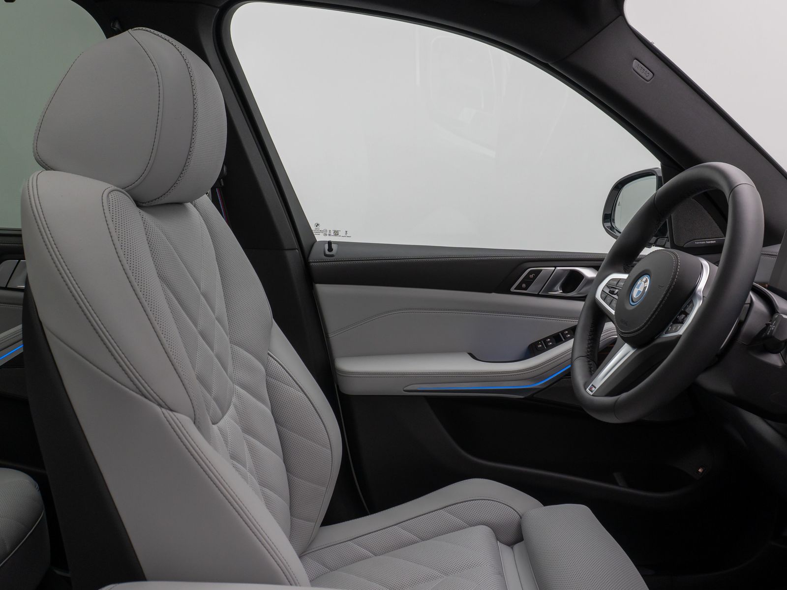 Fahrzeugabbildung BMW X5 xD50e M Sport Panorama 360°HUD DAB H/K SoftCL