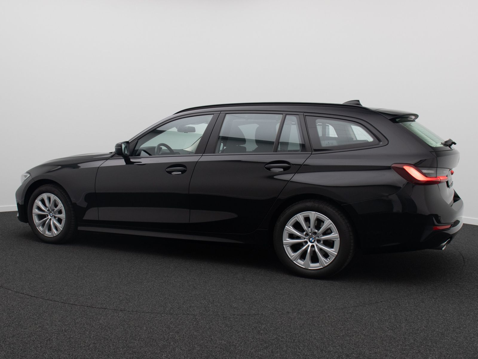 Fahrzeugabbildung BMW 320d xD Alarm DAB DriveAss PDC Geschwindig WiFi