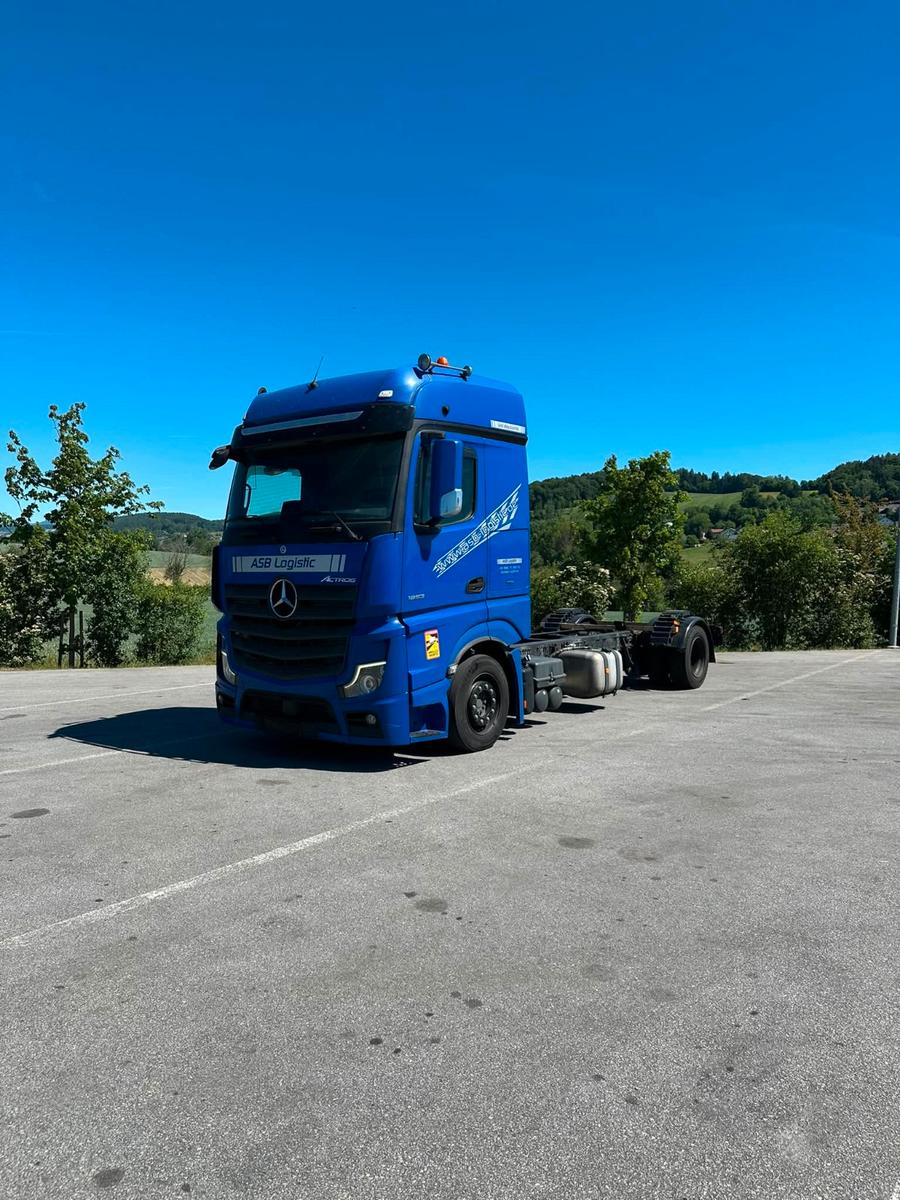 Mercedes-Benz Actros 1853 Gigaspace Solostarconcept
