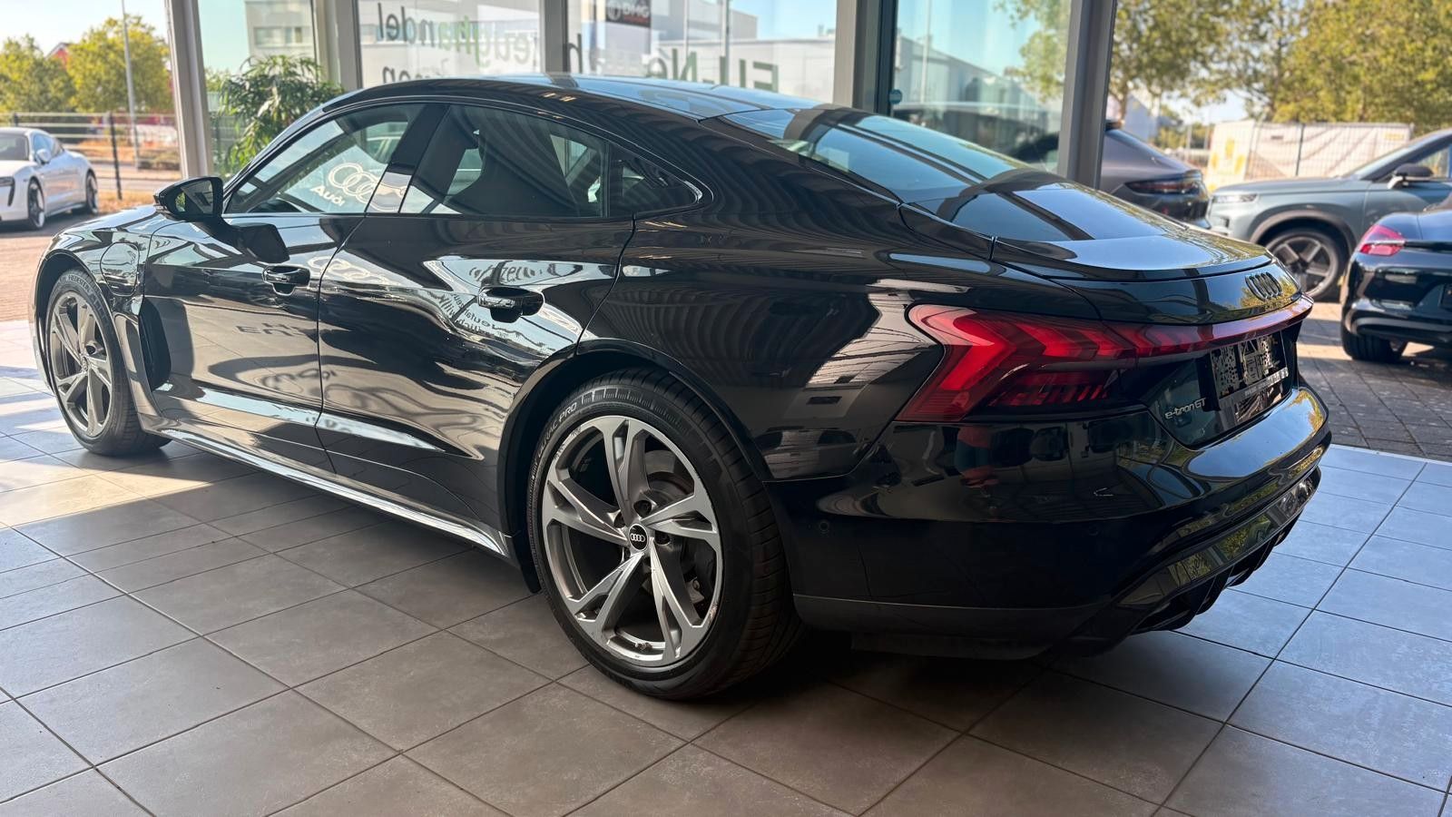 Fahrzeugabbildung Audi e-tron GT quattro