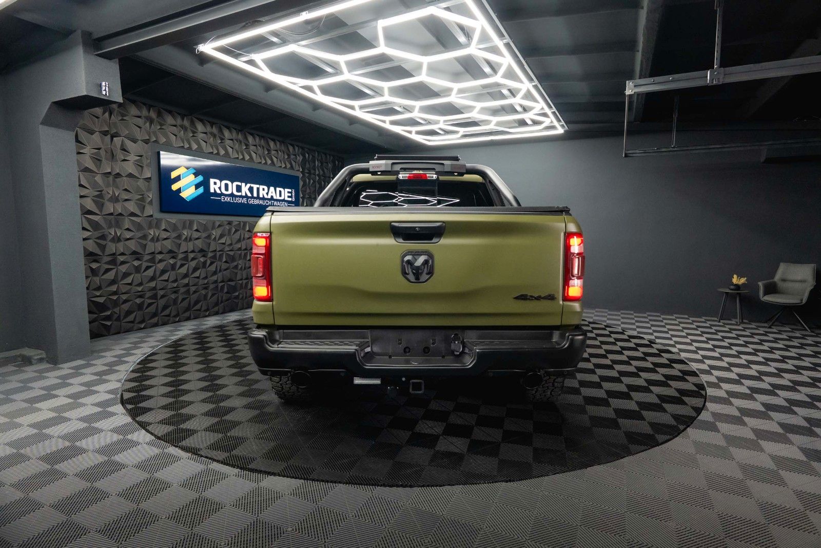 Fahrzeugabbildung Dodge RAM 5.7 V8 HEMI 4x4 LARAMIE OFFROAD TRX Styling