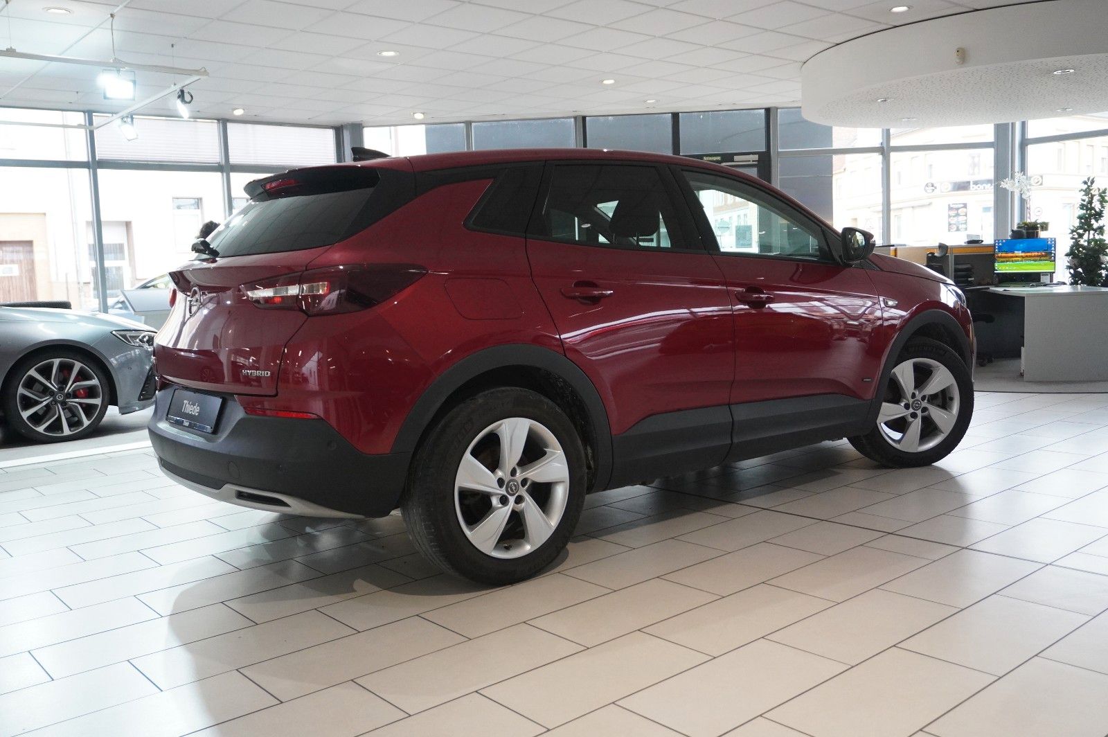 Fahrzeugabbildung Opel Grandland (X) 1.6 ELEGANCE HYBRID NAVI/SH/KAMERA