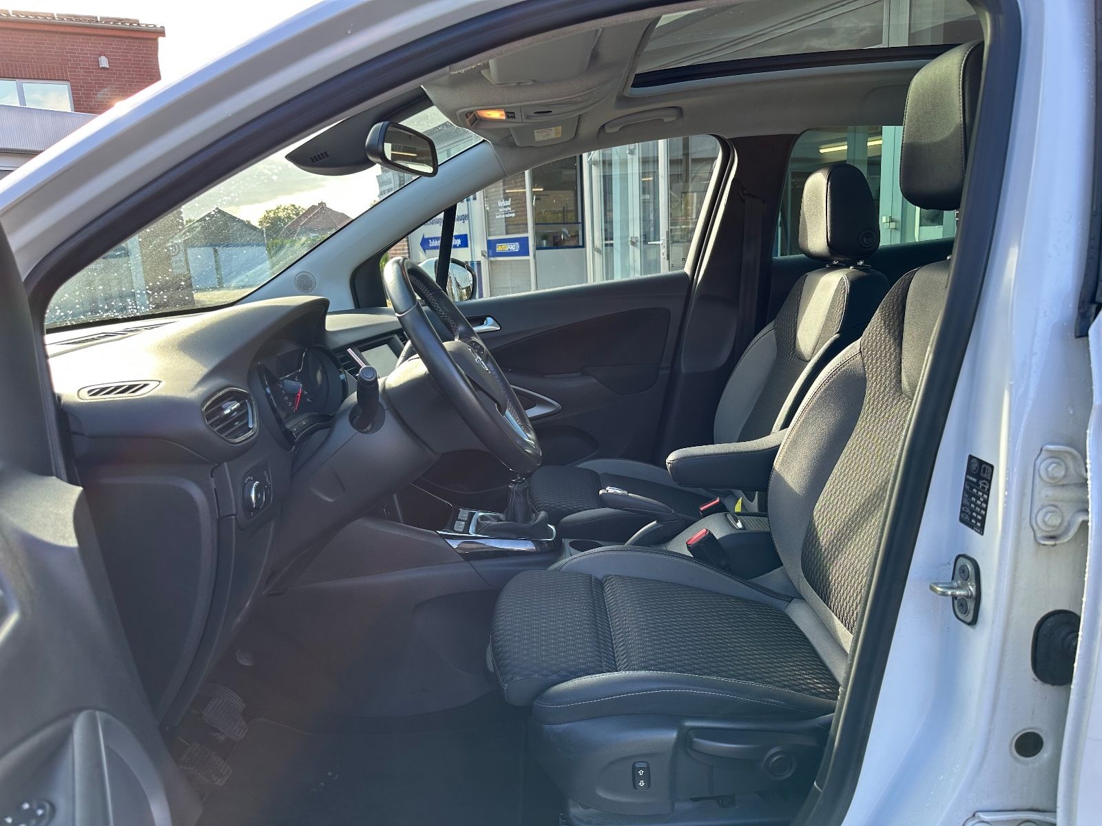 Fahrzeugabbildung Opel Crossland 1.6 D Edition AHK/Pano/LED/Keyless/GRA