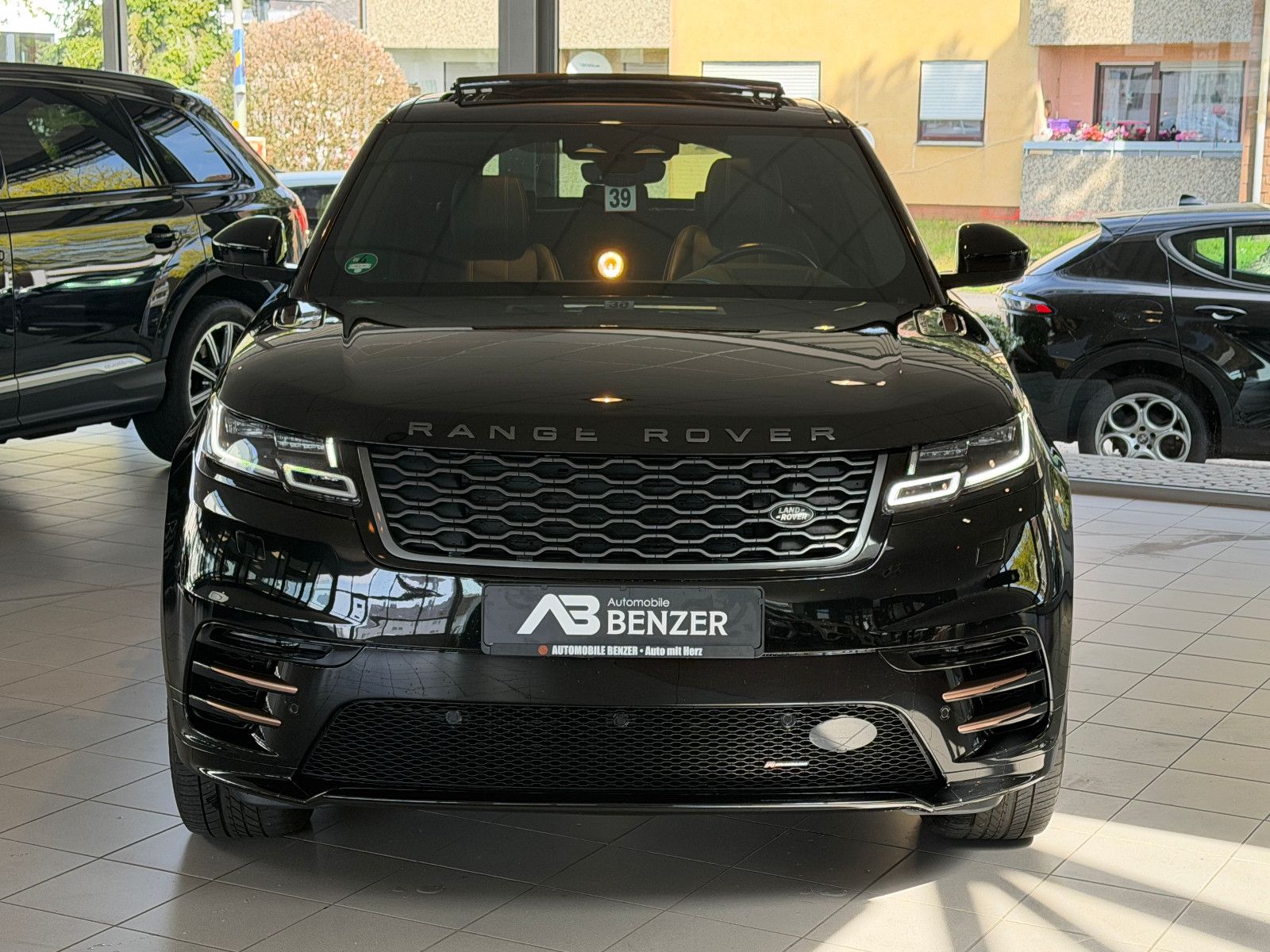 Fahrzeugabbildung Land Rover Range Rover Velar/R-DYNAMIC/PANO/HEAD-UP/ACC