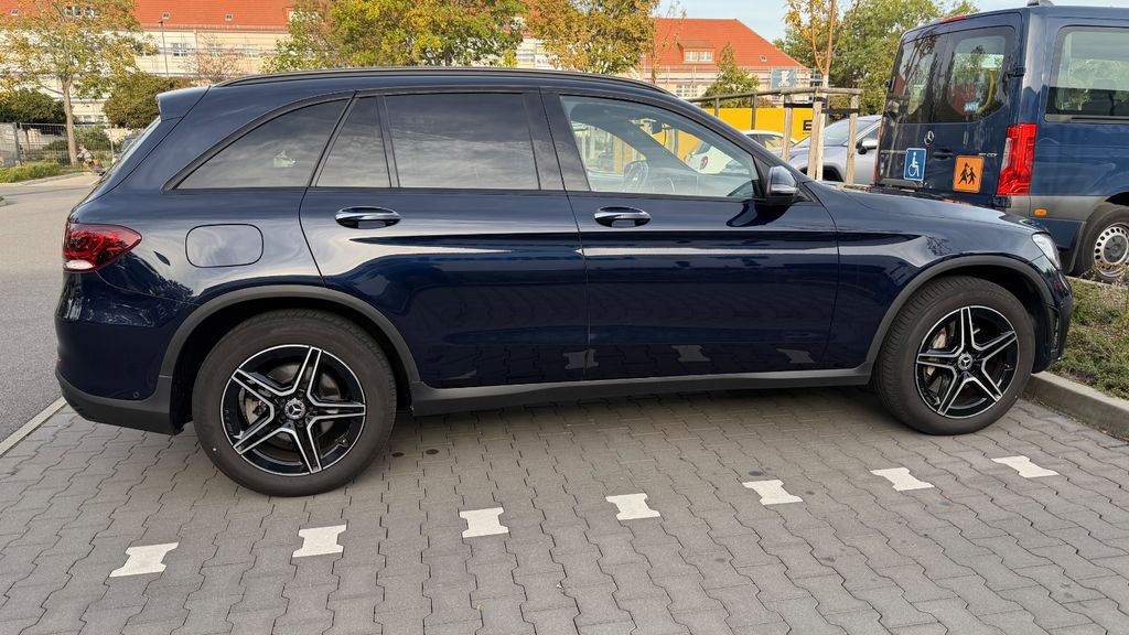 Image of Mercedes-Benz GLC 300