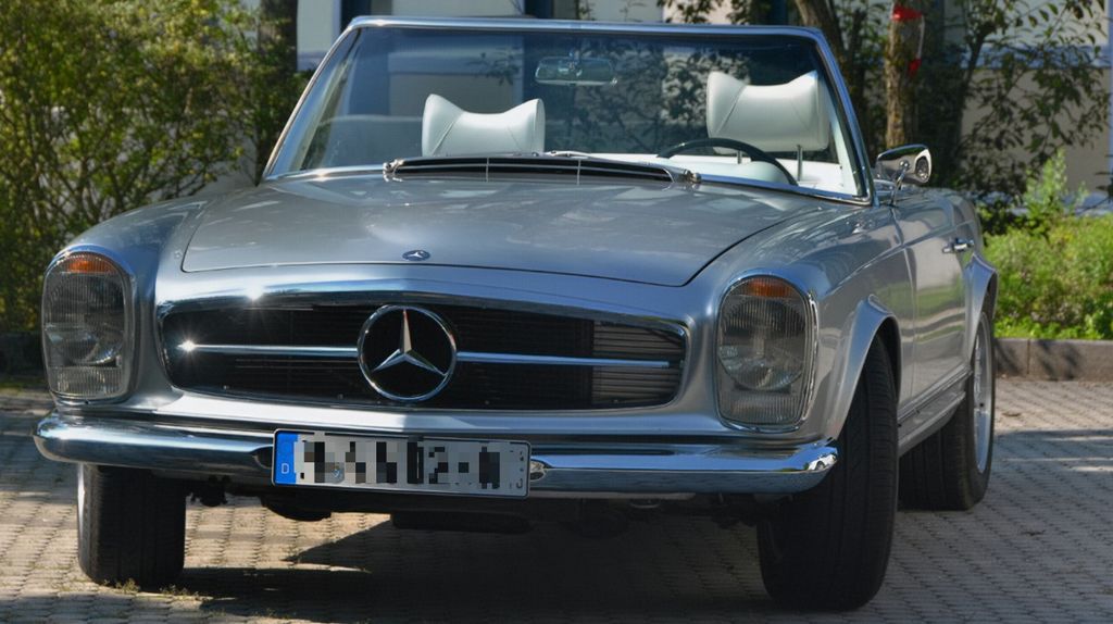 Mercedes-Benz 230
