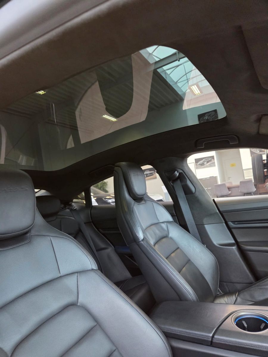 Fahrzeugabbildung Porsche Taycan Turbo S/PCCB/Carbon/Voll!