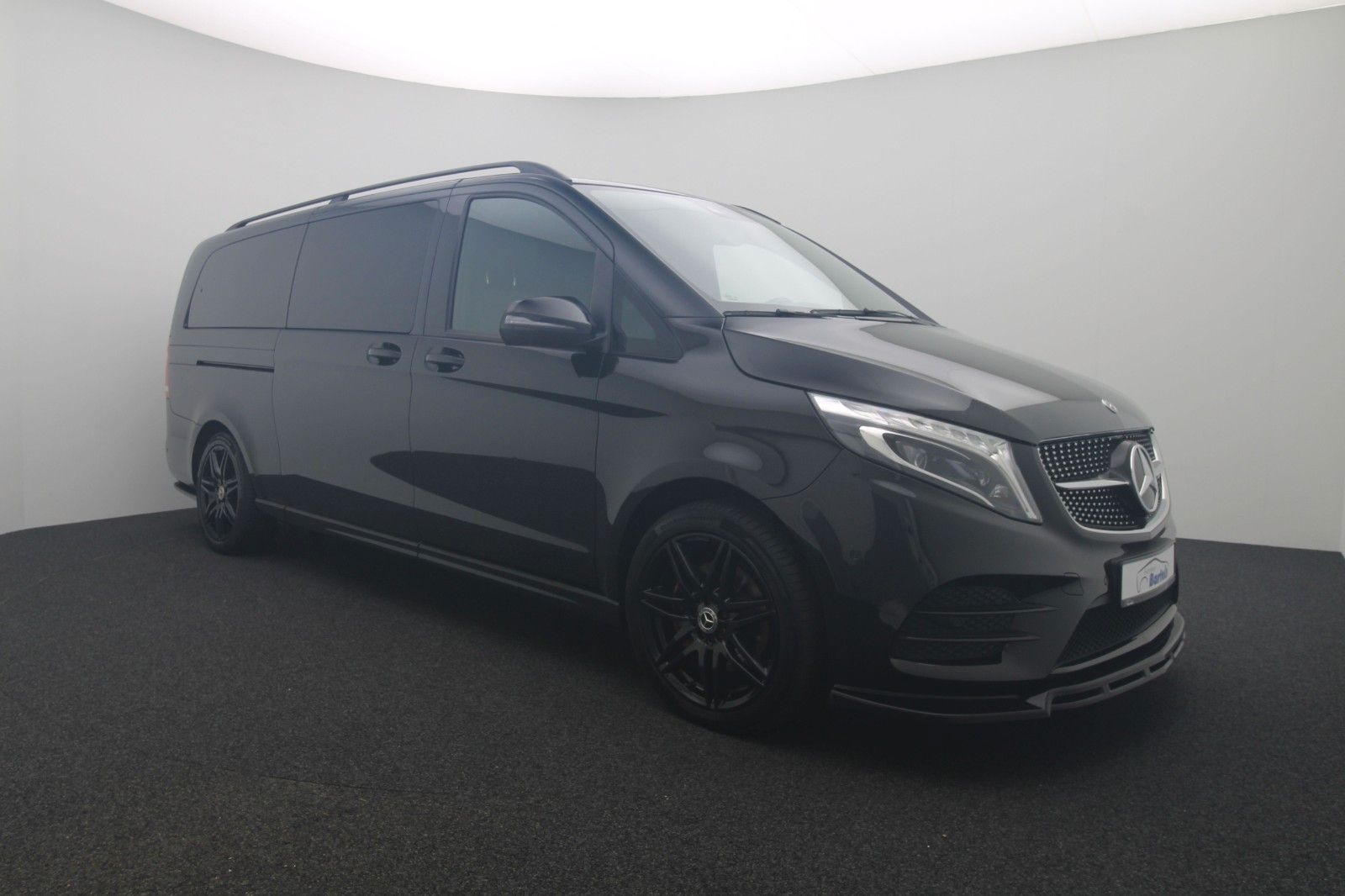 Fahrzeugabbildung Mercedes-Benz V 300d Avantgarde AMG 4Matic e.lang Hundebox